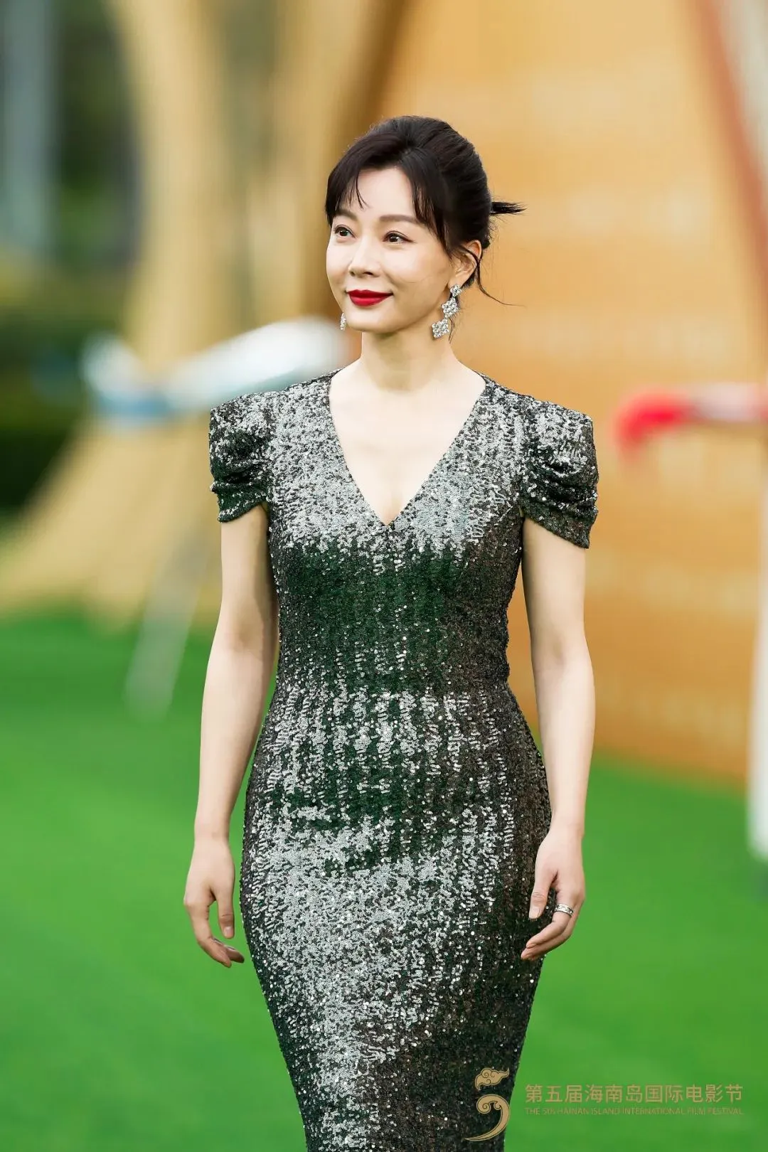 黄晓明、陈数、张译、刘雨昕…多图直击电影节红毯现场→ 插图