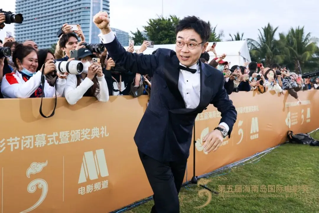 黄晓明、陈数、张译、刘雨昕…多图直击电影节红毯现场→ 插图