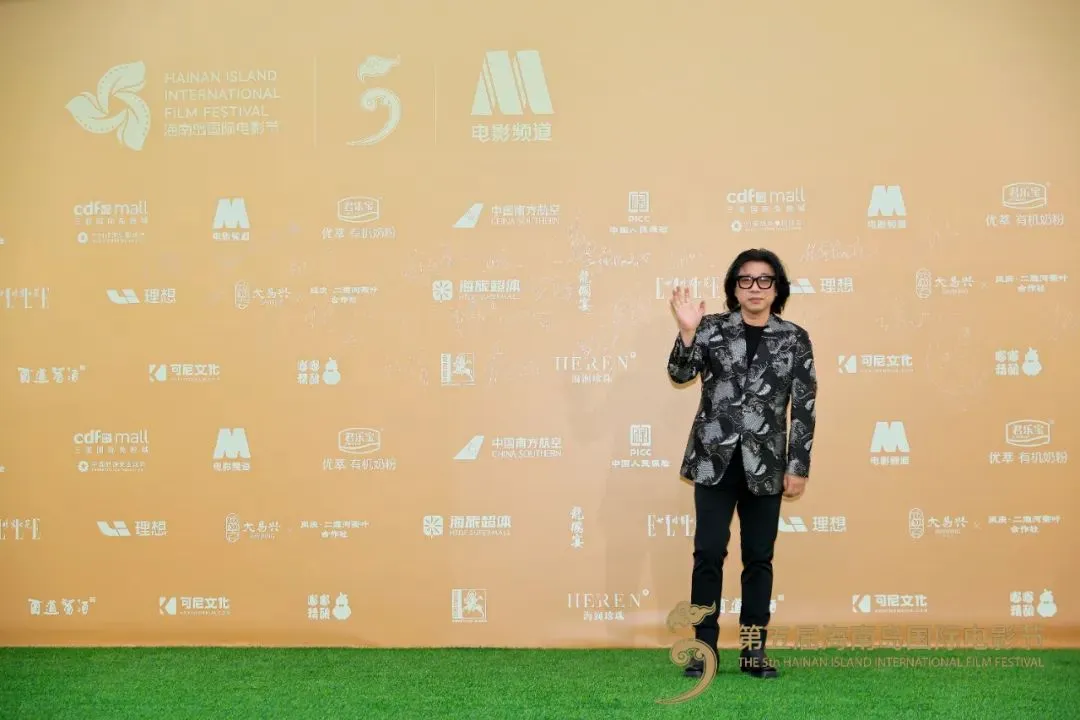 黄晓明、陈数、张译、刘雨昕…多图直击电影节红毯现场→ 插图