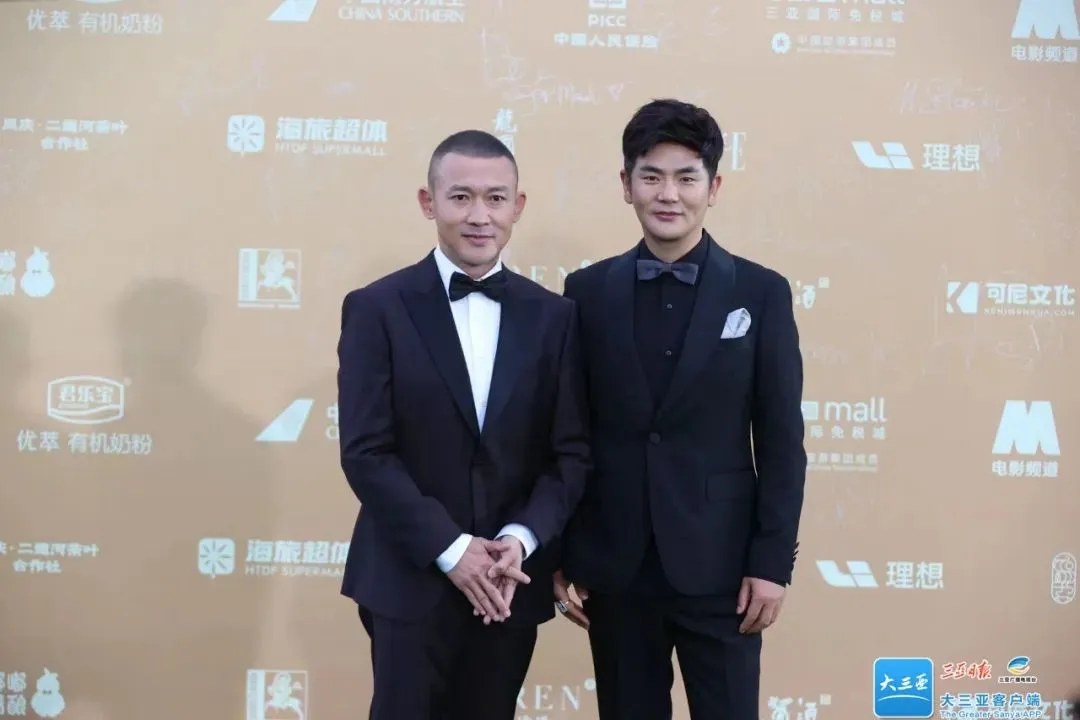 黄晓明、陈数、张译、刘雨昕…多图直击电影节红毯现场→ 插图