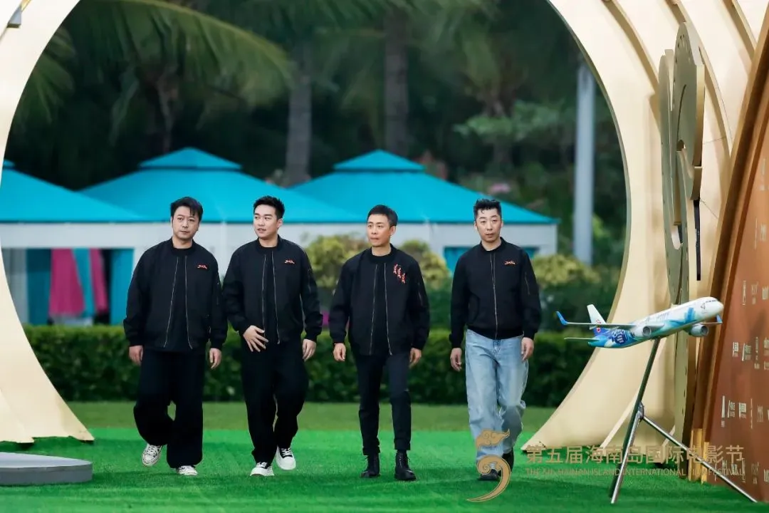 黄晓明、陈数、张译、刘雨昕…多图直击电影节红毯现场→ 插图