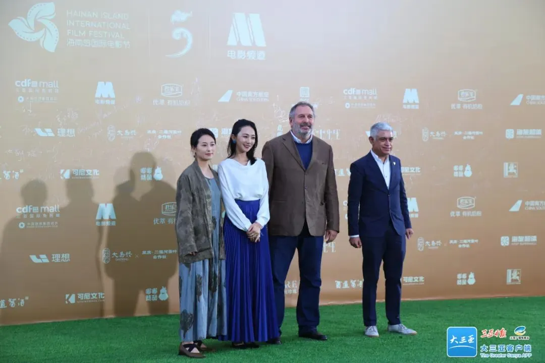 黄晓明、陈数、张译、刘雨昕…多图直击电影节红毯现场→ 插图