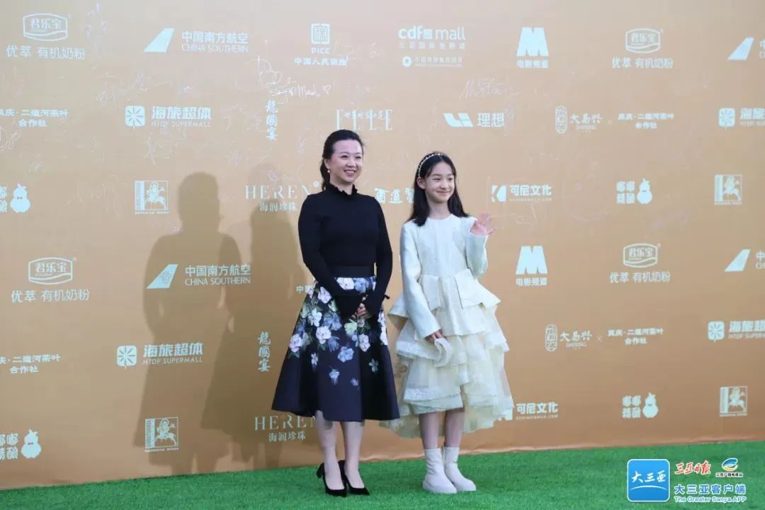 黄晓明、陈数、张译、刘雨昕…多图直击电影节红毯现场→ 插图
