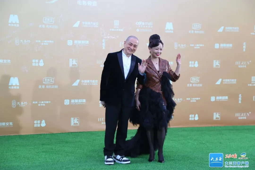 黄晓明、陈数、张译、刘雨昕…多图直击电影节红毯现场→ 插图