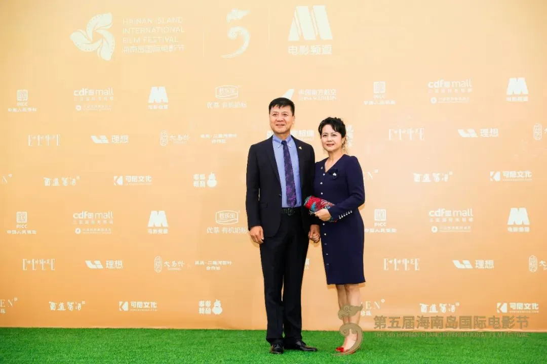 黄晓明、陈数、张译、刘雨昕…多图直击电影节红毯现场→ 插图
