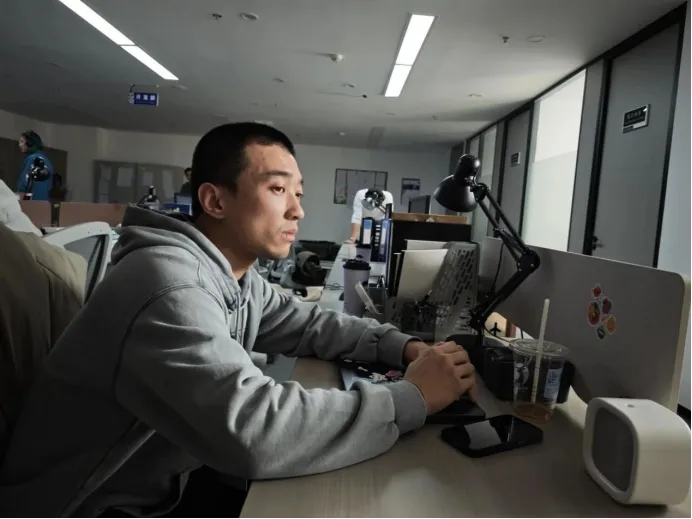 青椰计划6强短片《附体》开机 插图