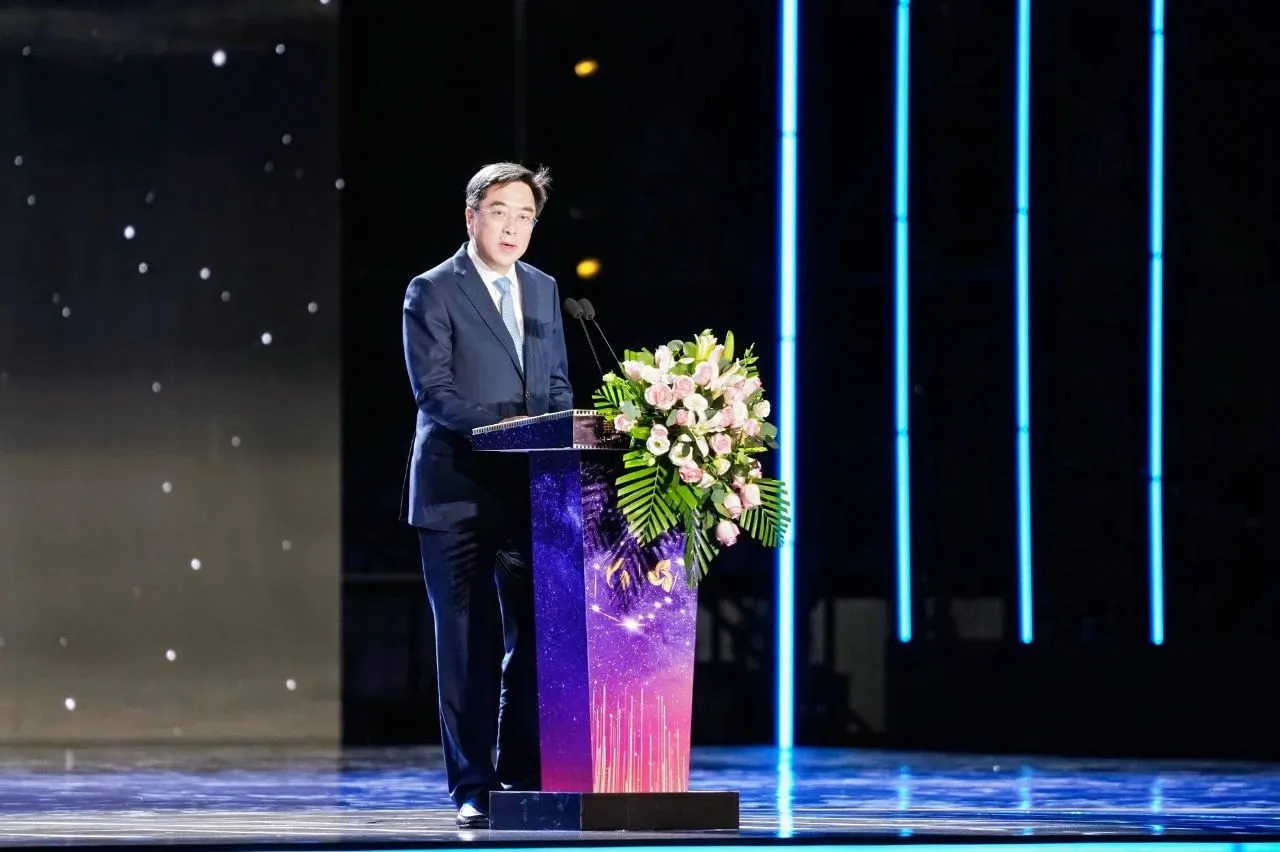 第六届海南岛国际电影节开幕式｜张艺谋获“终身成就奖” 插图